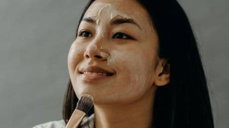 Pelle, 6 segnali che indicano che è tempo di fare un peeling al viso