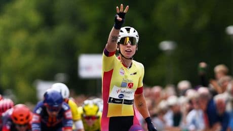 Waaierrit door Flevopolder prooi voor Wiebes: derde zege op rij in Ladies Tour