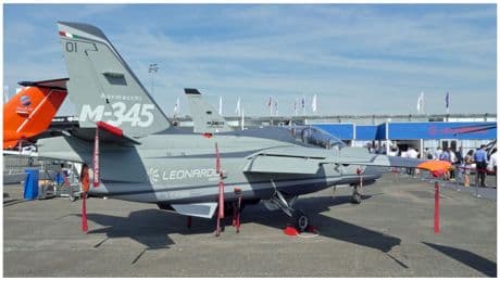 Italia incorpora el M-345 a su Fuerza Aérea como nuevo avión de entrenamiento junto al M-346