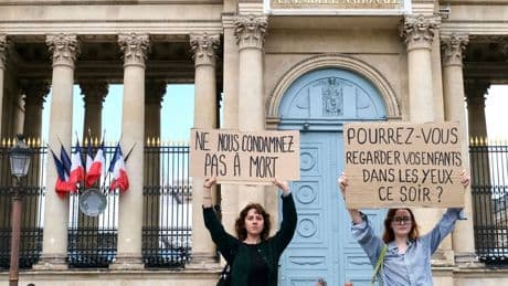 « On n’est pas à l’aise », le camp présidentiel embarrassé par la pétition sur la loi Duplomb