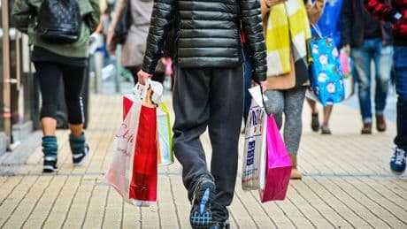 Confidence in UK economy falls from 45% in 2015 to 28% a decade later – survey
