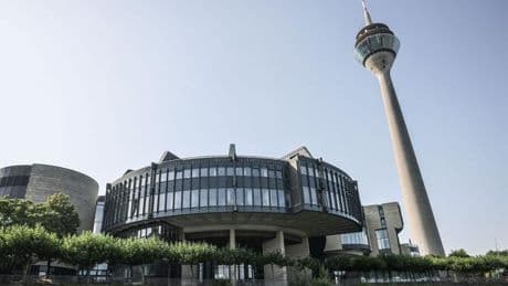 Bei "Parlamentsnacht": Ehemaliger Astronaut und Rakete im Landtag
