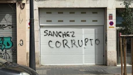 Ábalos denuncia pintadas en su casa y acusa a los medios de fomentar el “acoso” contra él