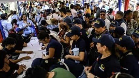 Son Dakika! Venezuela'da memurlar, ev hanımları ABD 'tehdidine' karşı milis kuvvetlere katılıyor