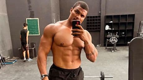 Schock für Zuschauer - Bodybuilder bricht auf Bühne zusammen (†30)