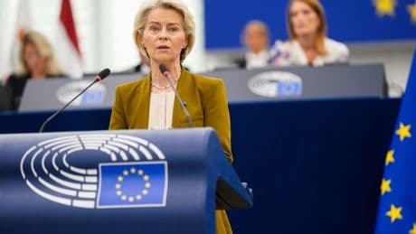 Ursula von der Leyen cernée par deux motions de censure au Parlement européen