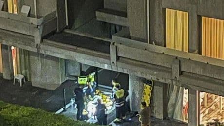 Una menor cae desde un tercer piso cuando pasaba de una ventana a otra en el Hotel Palacio del Mar