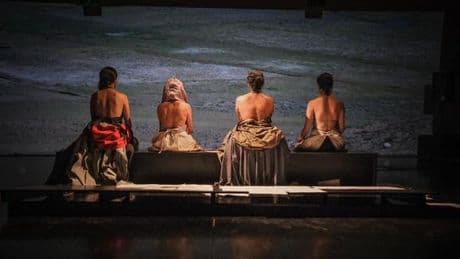 Au Festival d’Avignon, « Laaroussa Quartet », création poétique autour d’une poupée en terre sculptée