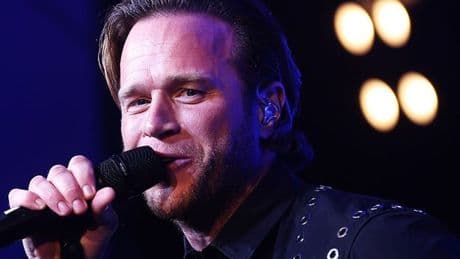 Olly Murs shocks fans as he halts show after just 20 minutes and walks off stage
