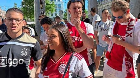 Teleurgestelde Ajax-fans verwijten Feyenoord verpesten kampioensfeest