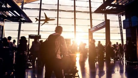 Voyage en avion : remboursement des retards de vol, refus d’embarquer, verre d’eau gratuit… Quels sont vos droits ? Le vrai et le faux