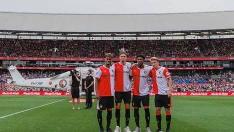Feyenoord'dan eşi benzeri olmayan transfer gösterisi: Helikopterle sahaya indiler