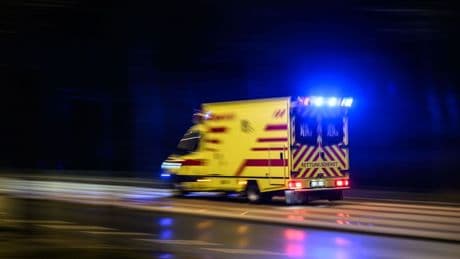 Verkehrsunfall: Auto kommt von Fahrbahn ab - Vater und Kind tot