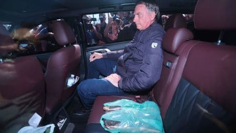 Brésil : de la défaite présidentielle au procès, les grandes dates de l’affaire Bolsonaro