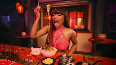 Airbnb e Megan Thee Stallion: L’Otaku Sexy Quest nell’Universo Anime