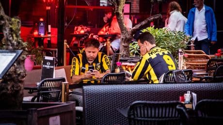 Laatste kans voor Vitesse in kort geding: supportersvereniging verwacht veel fans bij rechtbank