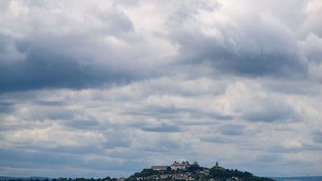 Nach Unwettern: Milder Wochenstart mit Regen und Wolken in Sachsen