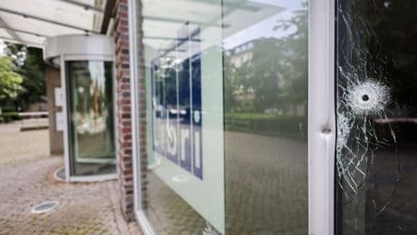 Unbekannte schießen mehrfach auf Hamburger Buchgroßhandel