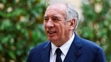 «Jusqu’à la dernière minute» : à quatre jours de sa chute attendue, François Bayrou défend un gouvernement qui ne se «défile» pas