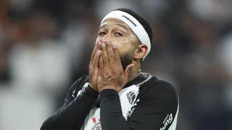 El Corinthians amenaza con rescindir el contrato de Memphis Depay
