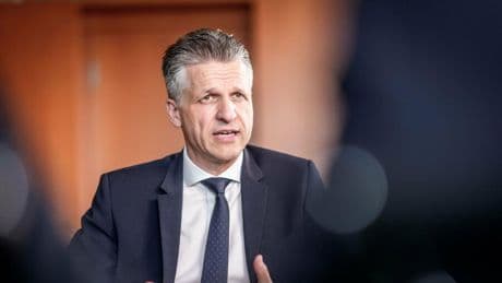 +++ Bundesregierung +++: Kanzleramtschef Frei warnt vor höherer Reichensteuer – würde Wirtschaft belasten