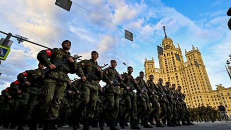 Vladimir Poutine soupçonne Kiev de vouloir gâcher «son» 9 mai