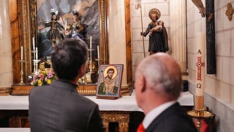 Los vecinos que conviven con la capilla donde dormían los bueyes de San Isidro: "No imaginas..."