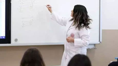 ‘Bir öğretmen, karın tokluğuna çalıştırılamaz’