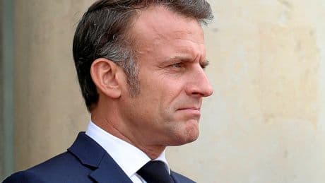 France-Algérie : Macron reprend la main et demande « une grande fermeté »