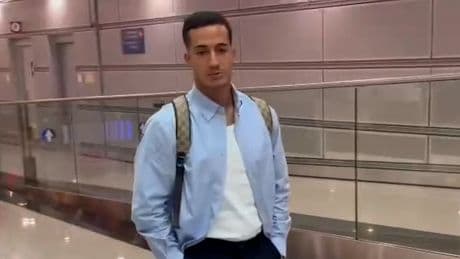 Spielt er bald Bundesliga?  - Real-Legende am Düsseldorfer Flughafen gesichtet