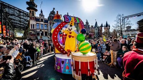 Man filmt kinderen in ’t geniep met omgebouwde autosleutel en schoencamera onder rokjes in Plopsaland