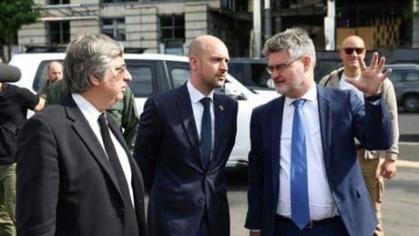 Avec une visite du ministre français des Affaires étrangères à Kiev, Paris réaffirme son soutien à l’Ukraine face à la Russie
