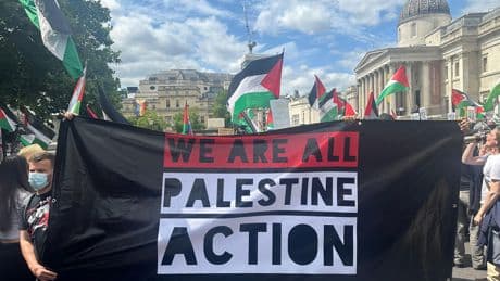 İngiliz sanatçılar, Palestine Action'ın terör örgütü ilan edilmesi girişimine karşı çıktı
