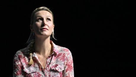«Dis-moi comment je peux être utile» : Marion Maréchal face au risque du grand effacement
