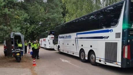 Chauffeur touringcar betrapt op rijden onder invloed van drugs bij festival Decibel