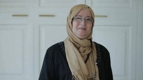 Diyanet'in hutbesine tepki gösteren yazar: 'Başörtümle vedalaşıyorum'