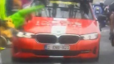 Ineos wijst na aanrijding op Peyresourde óók op gebrek aan respect fans, slachtoffer ’is in orde’
