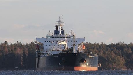 Acusados de sabotaje en Finlandia tres oficiales de un petrolero sospechoso de formar parte de la flota fantasma de Rusia