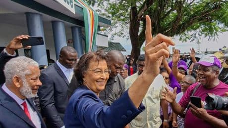 Jennifer Simons beëdigd als president van Suriname, begint aan ’plan van verandering’