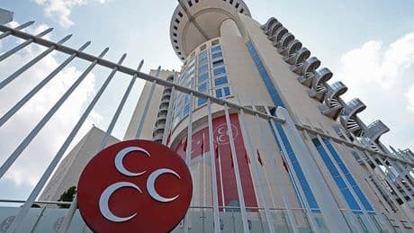 MHP iki ismi ihraç ediyor