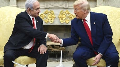 Après avoir soufflé le choix et le froid, Donald Trump couvre désormais d'éloges Benjamin Netanyahu