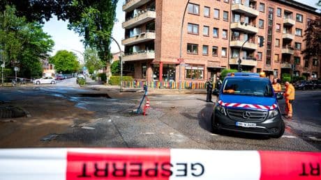Notfälle: Wasserrohrbruch in Hamburg-Eimsbüttel - Hauptleitung kaputt