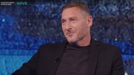 "Per essere donna...". La gaffe di Totti su Noemi che ha scatenato il putiferio