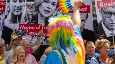Richterwahl und Regenbogenflagge: Wir gegen die, die gegen uns