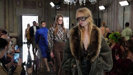 Gucci Cruise 2026: il glamour invade la città