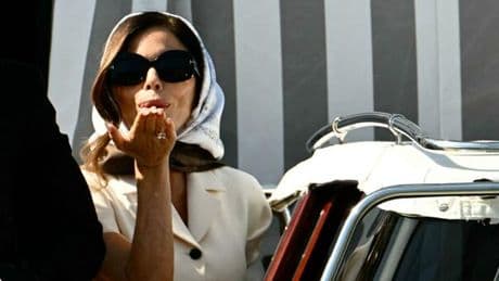 Lauren Sanchez su Vogue, l'ultima copertina di Anna Wintour sommersa dalle critiche: «Quanto ha pagato Bezos?»