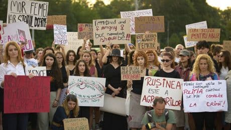 Protest gegen Femizide in Rumänien: Moment der Stille