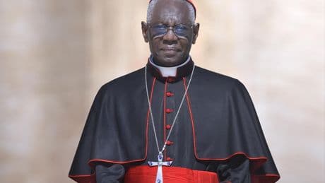« Dieu existe-t-il ? » : les paradoxes de la résistance spirituelle du cardinal Sarah