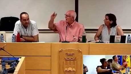 Tensión en el pleno de Paiporta por el rechazo de un concejal a hablar en castellano: "Voy a contestar en valenciano, te jodes"