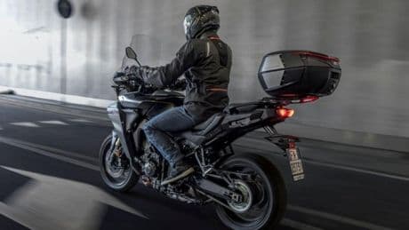 Moto, arrivano i bauletti con le ali